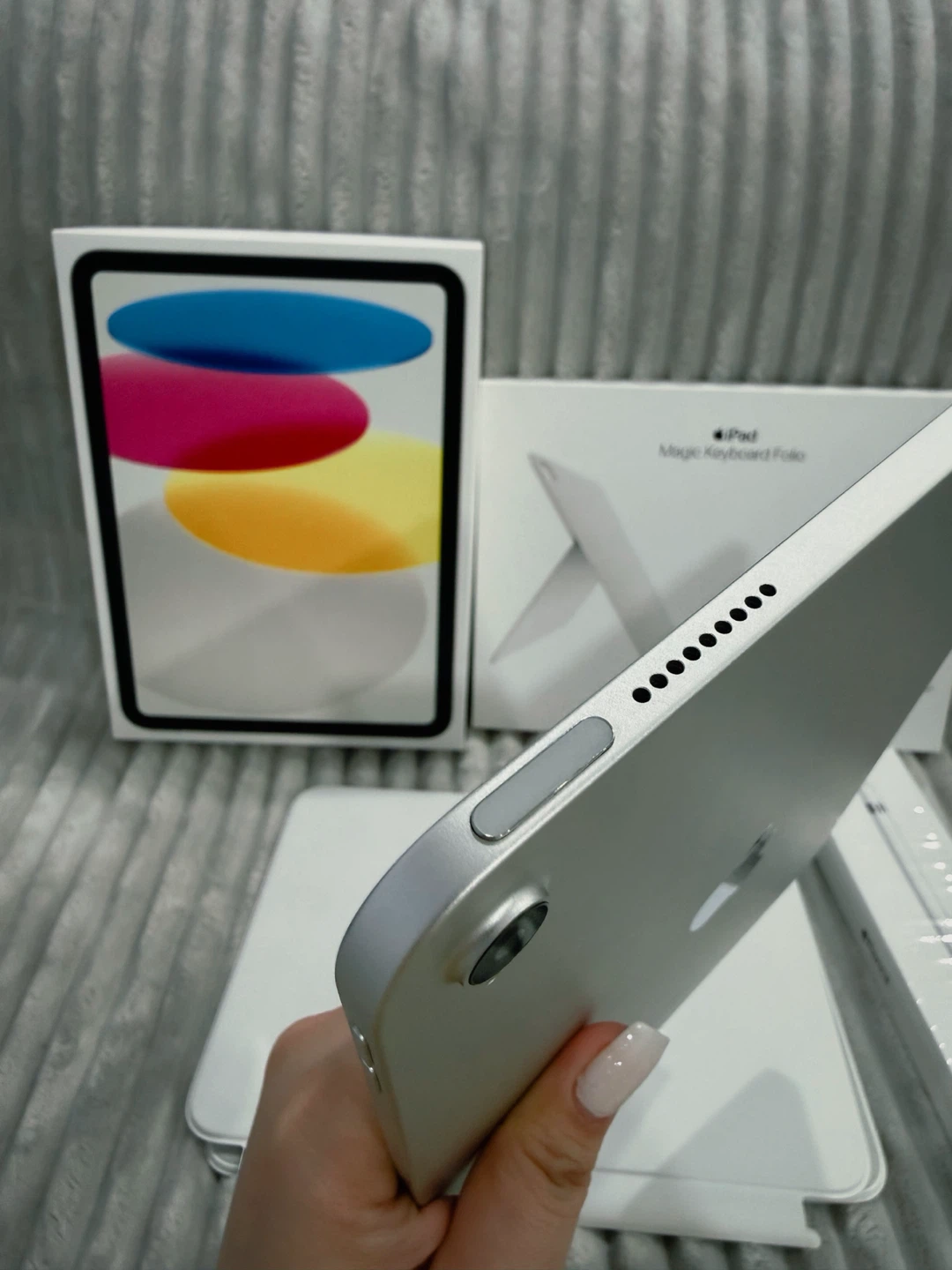📱 iPad 10th Gen 256GB Bundle – Like New! - photo 4