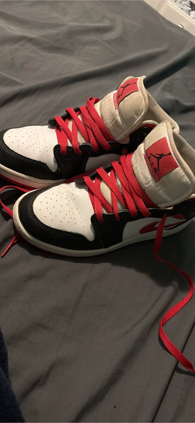 Jordan’s 1 White Very Berry
