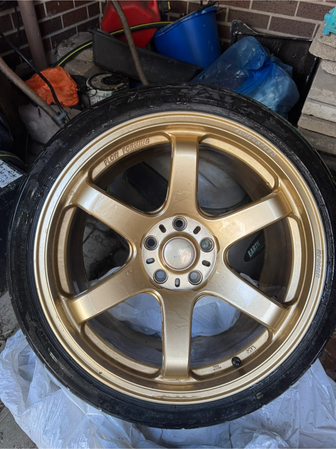 Flow Forming Gold Rims with Tires 235/40R18 - photo 3