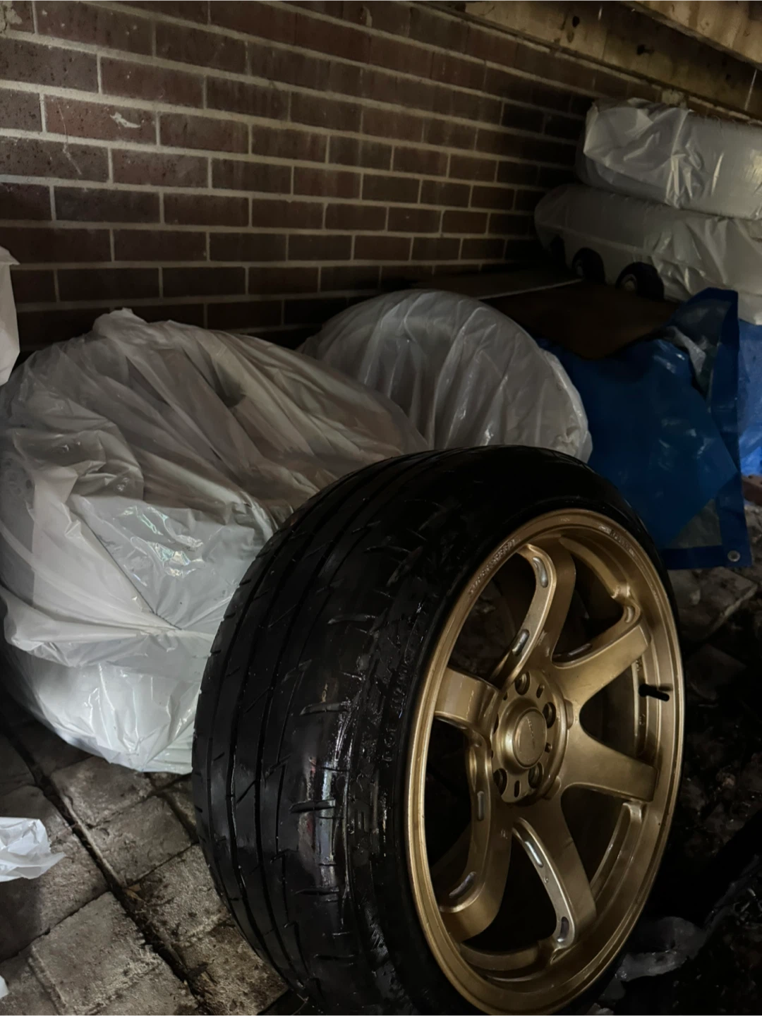 Flow Forming Gold Rims with Tires 235/40R18 - photo 5