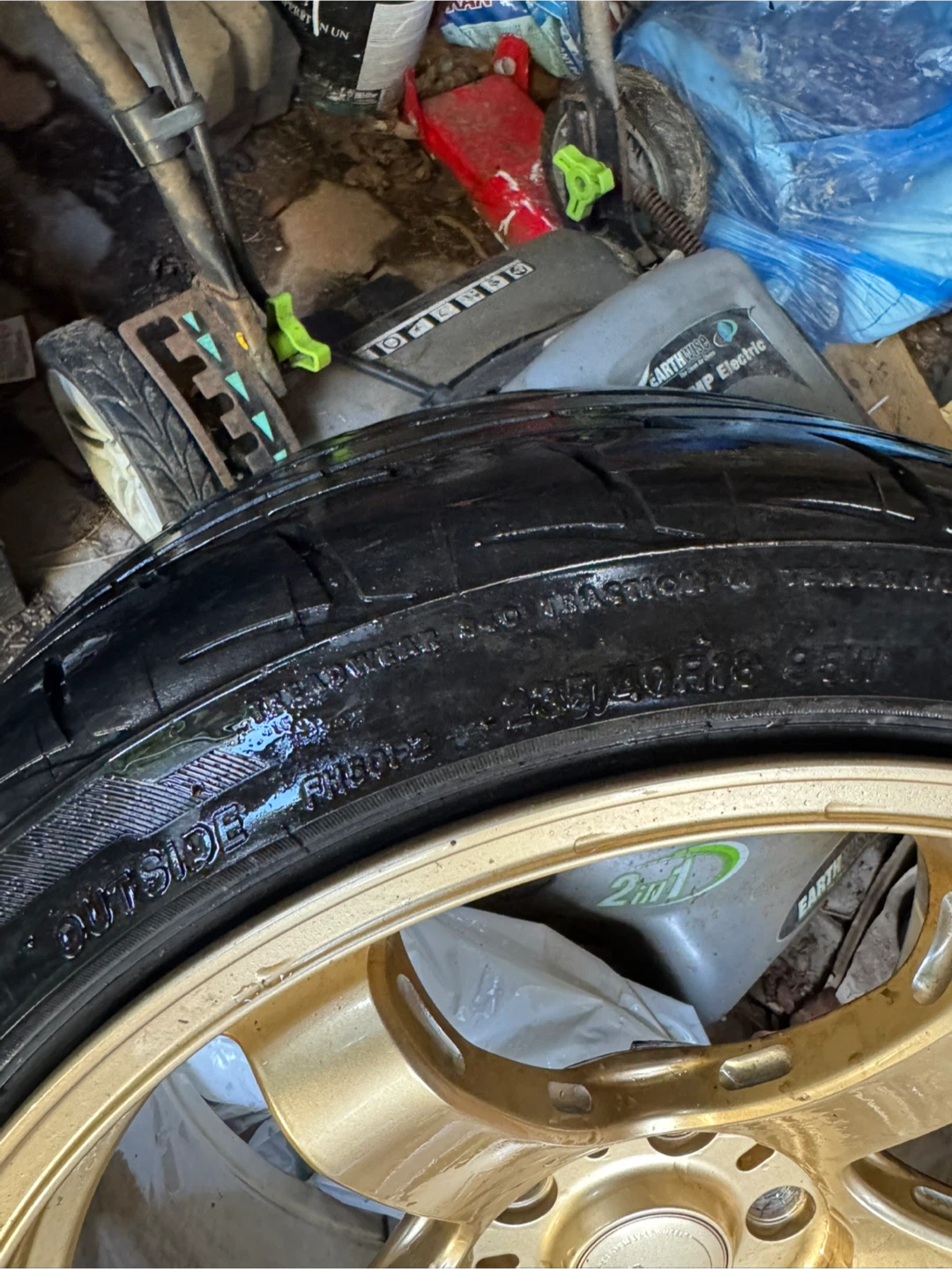Flow Forming Gold Rims with Tires 235/40R18 - photo 2