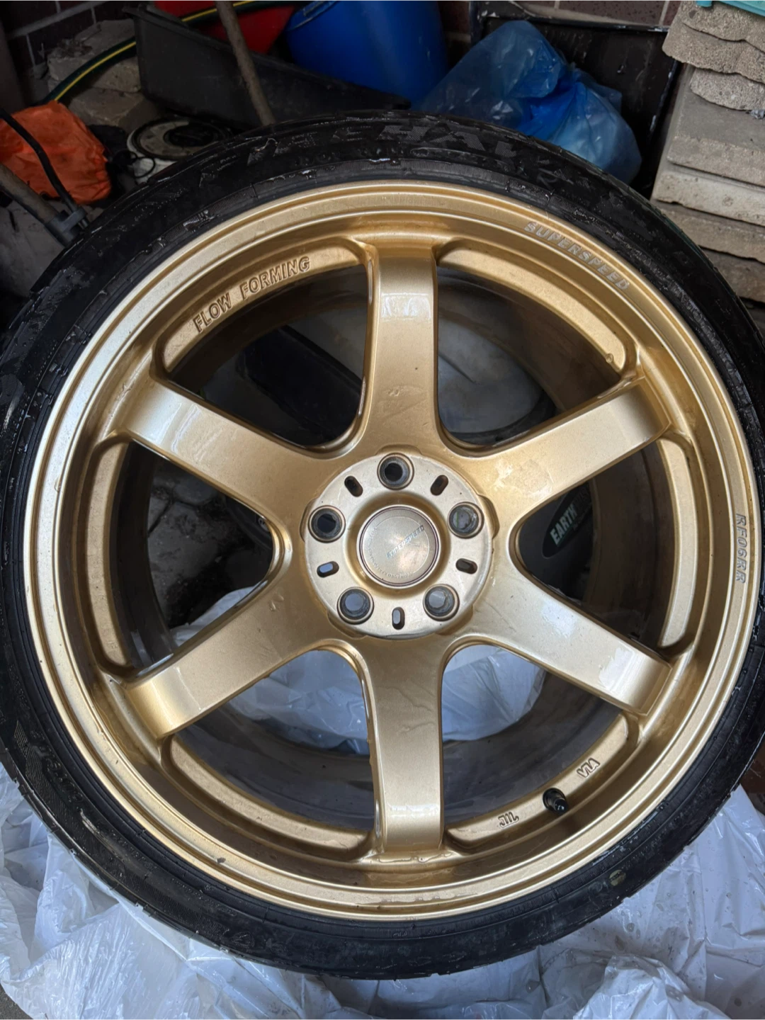 Flow Forming Gold Rims with Tires 235/40R18
