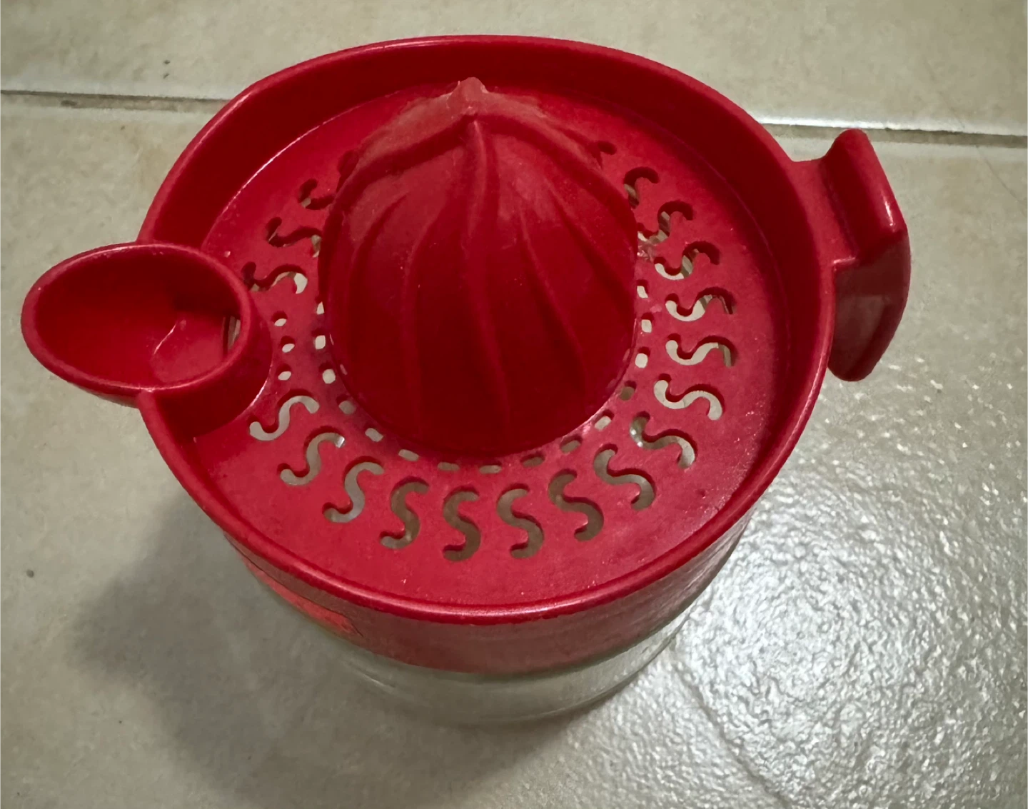 Red Citrus Juicer with Glass Base