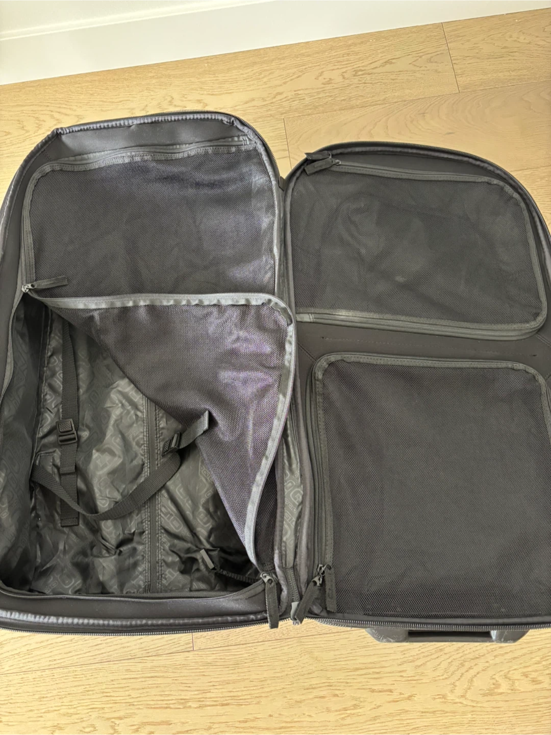 Ogio Rolling Luggage Bag - photo 3