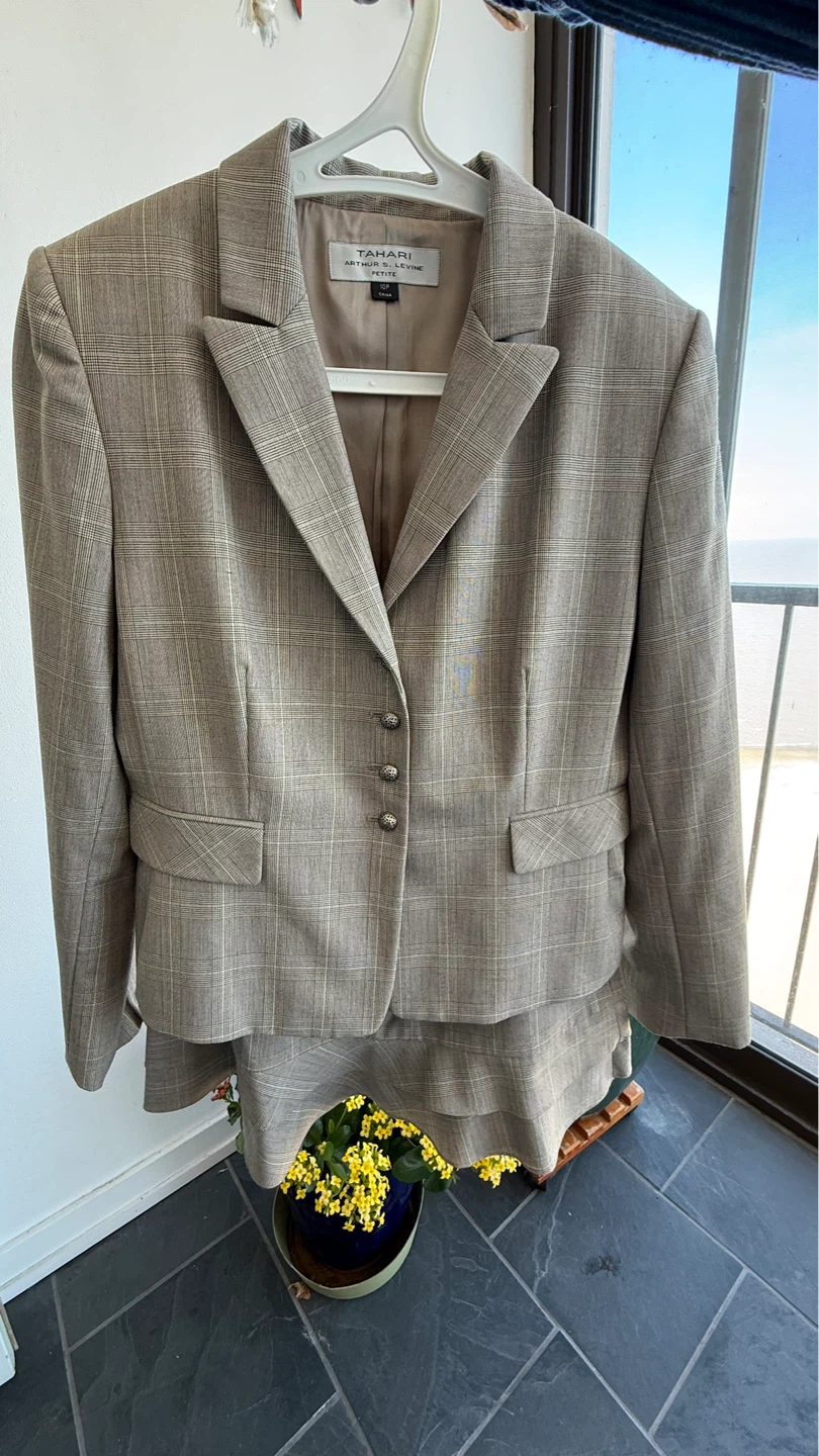 Tahari Arthur S. Levine Petite Plaid Blazer