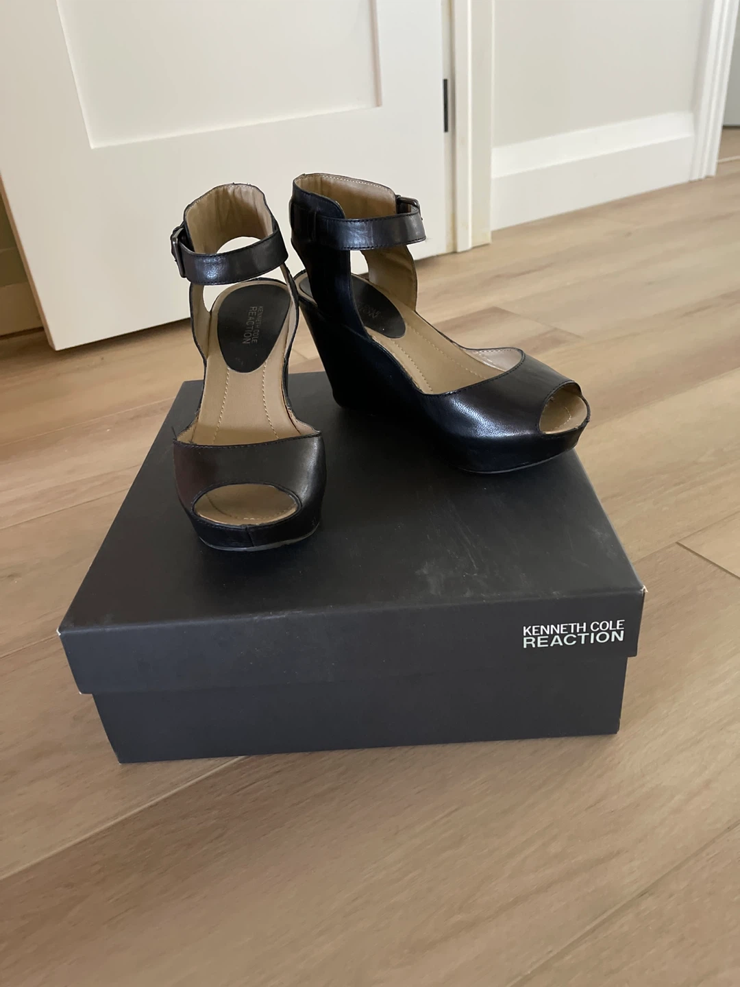 Kenneth Cole Reaction Black Wedge Sandals - Size 8