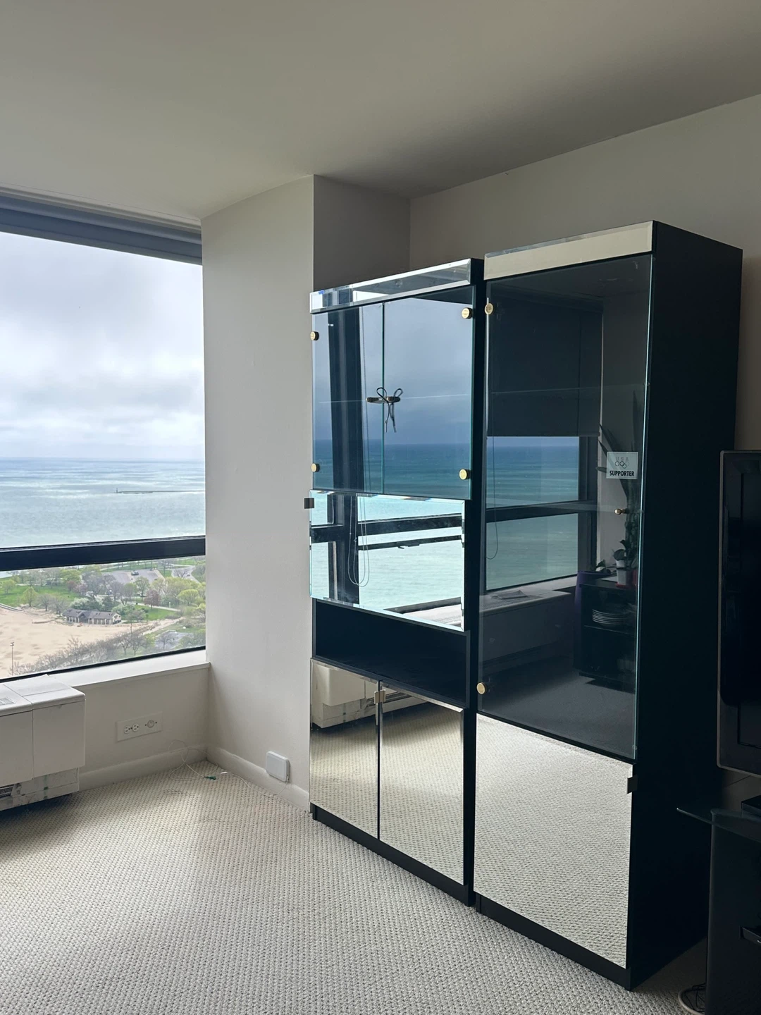 LIGHTED MIRROR WALL UNIT/DISPLAY/BAR CABINET WITH STORAGE - photo 3
