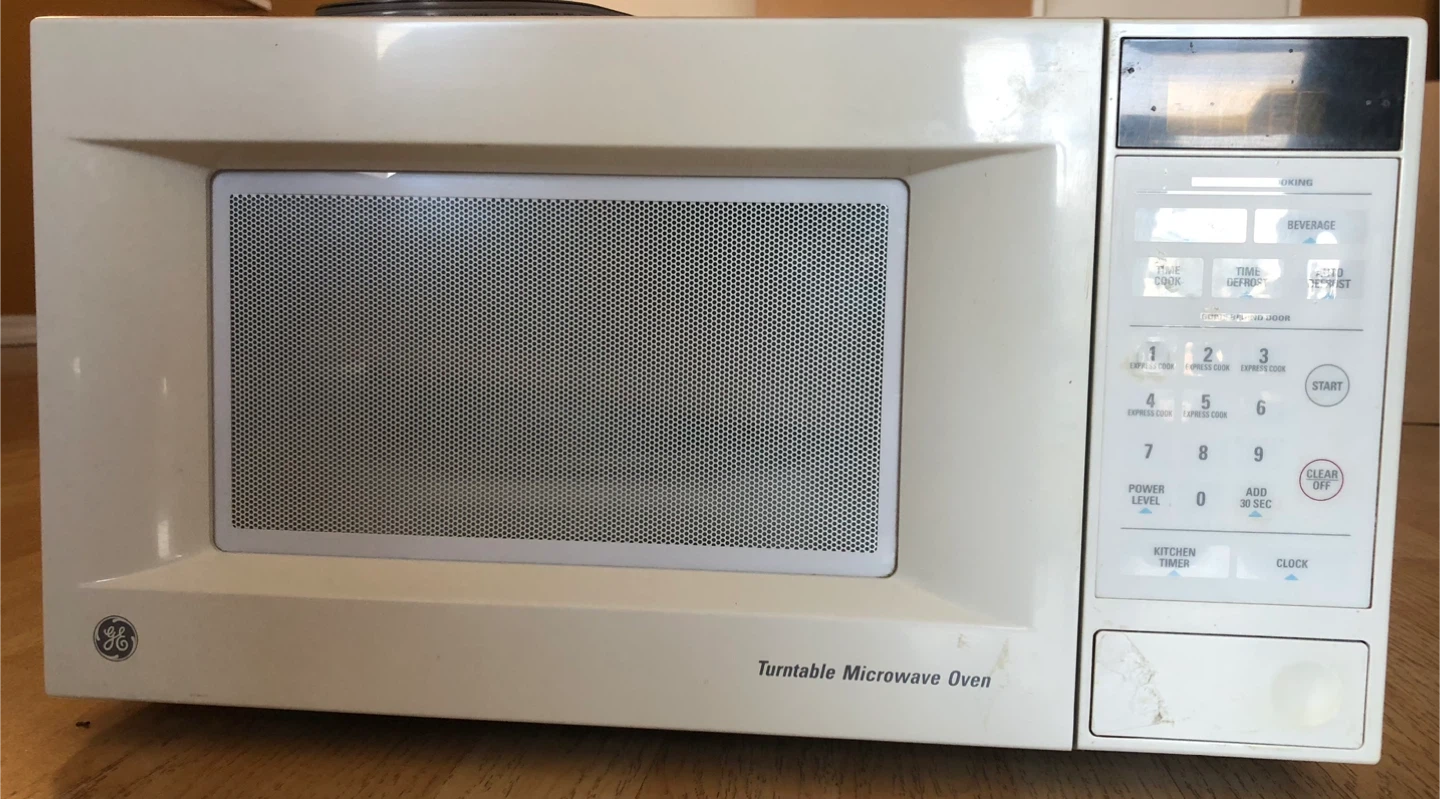 GE Turntable Microwave Oven - photo 2