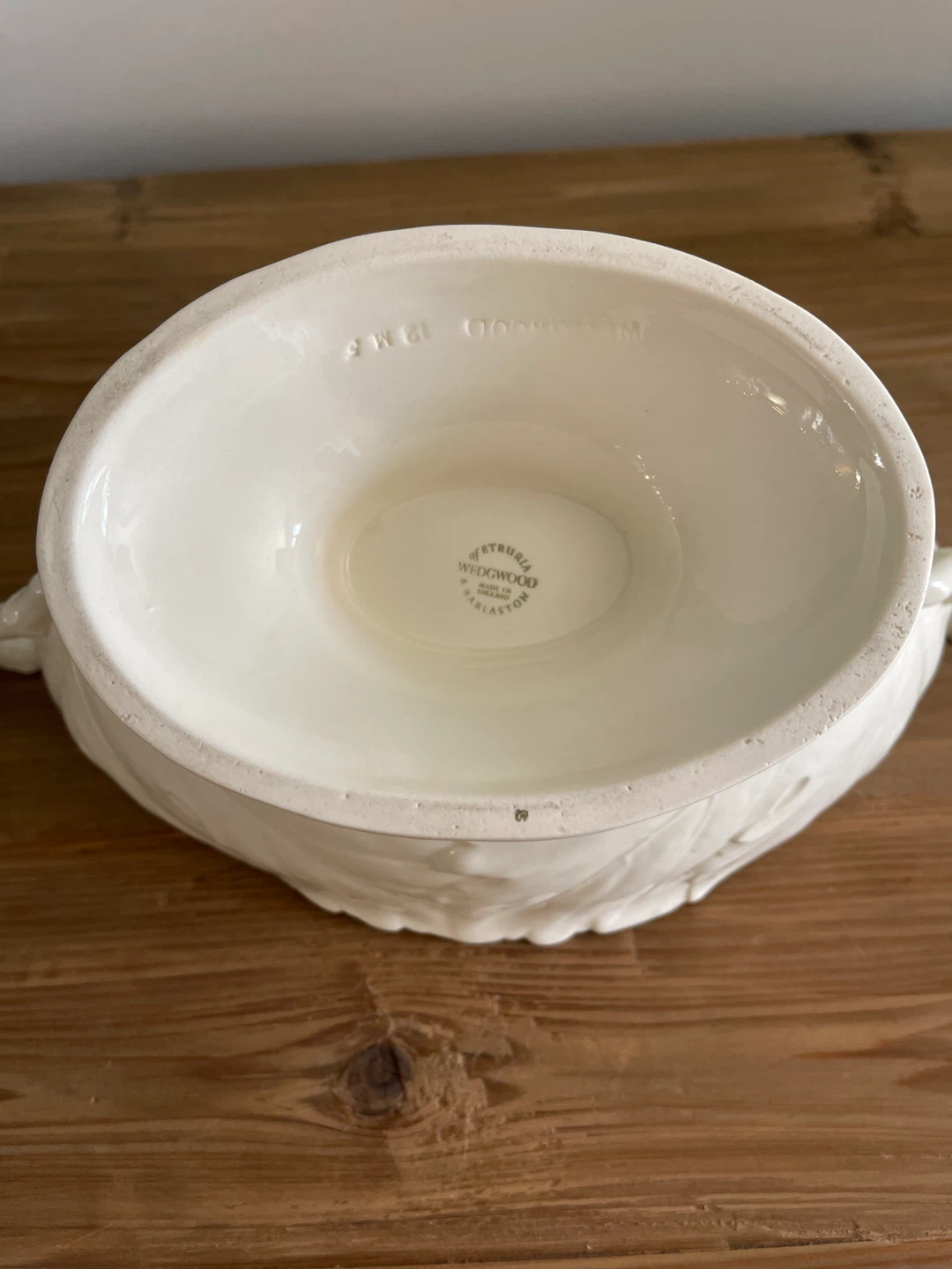 White Leaf Wedgwood Vase - photo 2