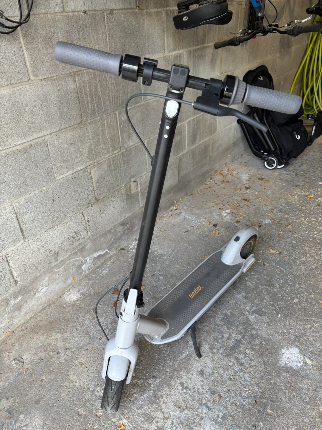 Ninebot KickScooter Max G30LP Electric Scooter - photo 2