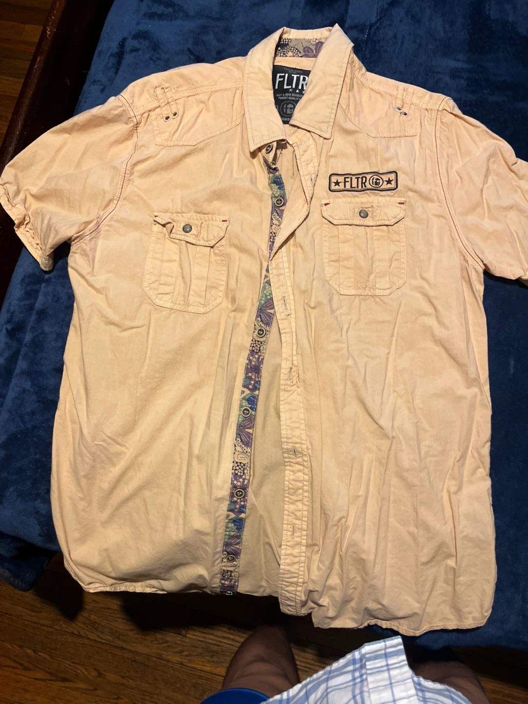 3 Men's Short Sleeve Button-Down Shirts  size (L)