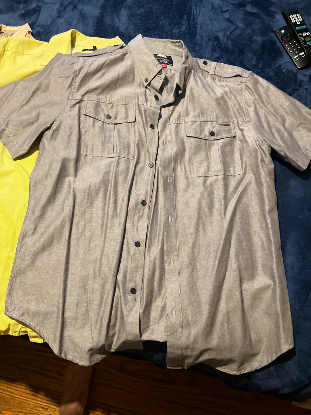 3 Men's Short Sleeve Button-Down Shirts  size (L) - photo 3