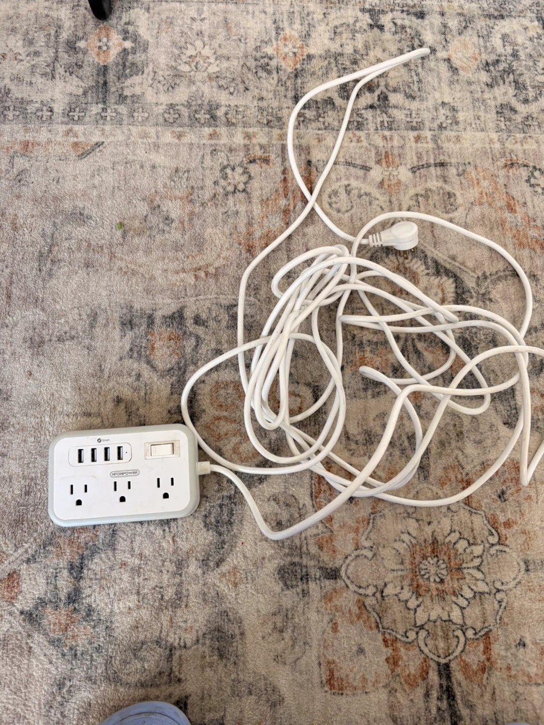 Power Strip with 3 USB Ports and 3 AC Outlets