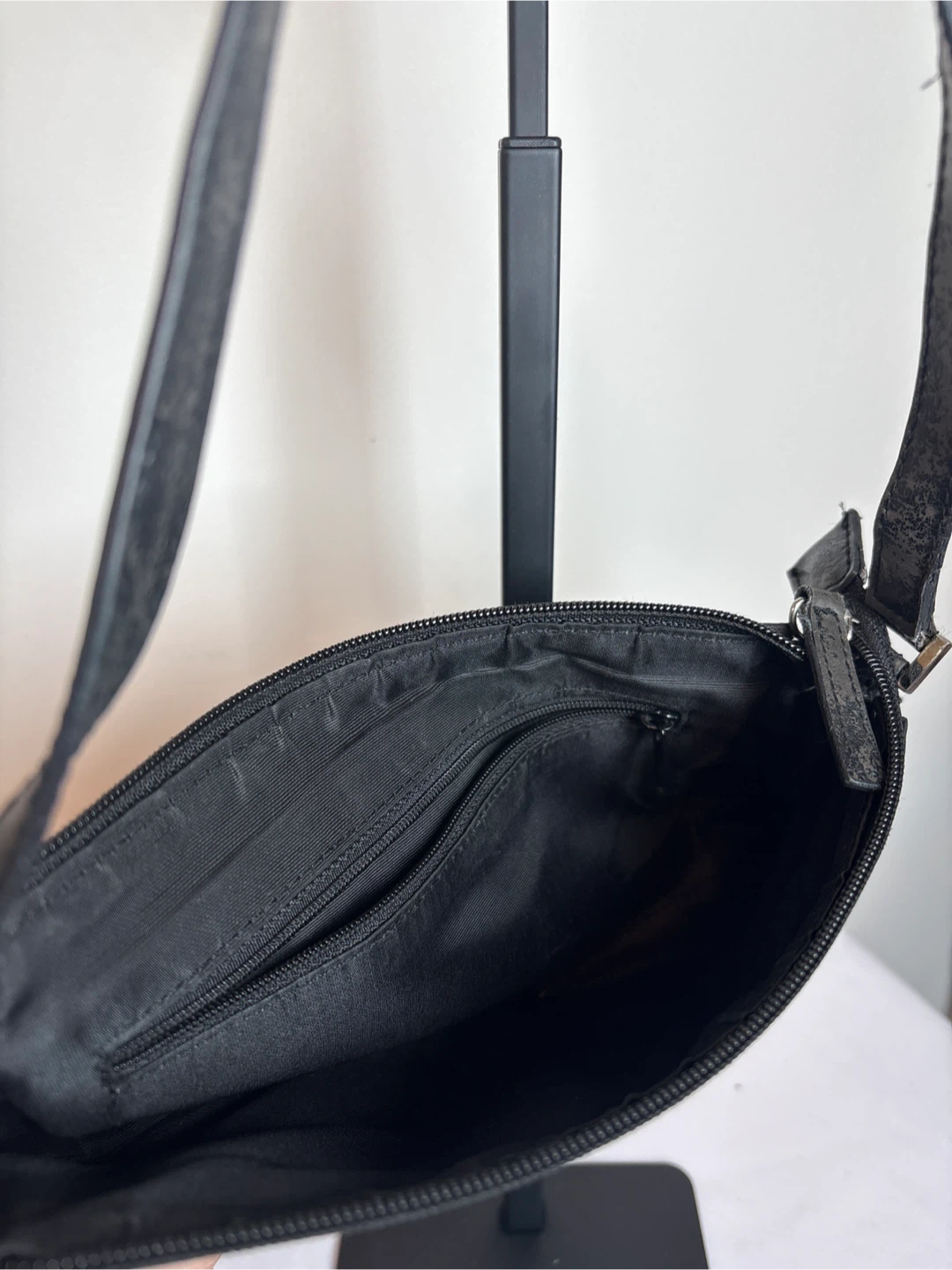 Black Guess Shoulder Bag - photo 4