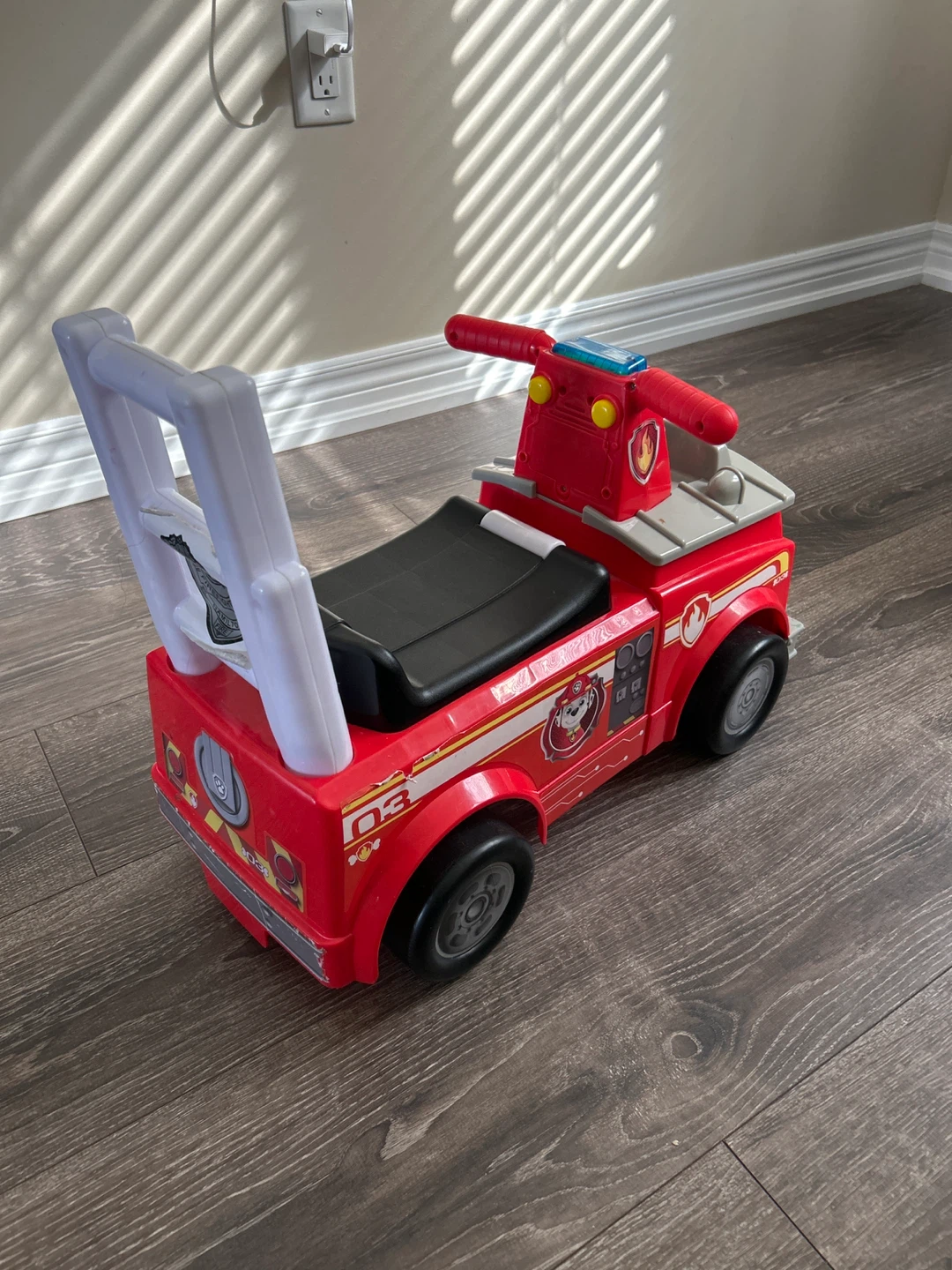 Paw Patrol Marshall Ride-On Fire Truck Toy - photo 2