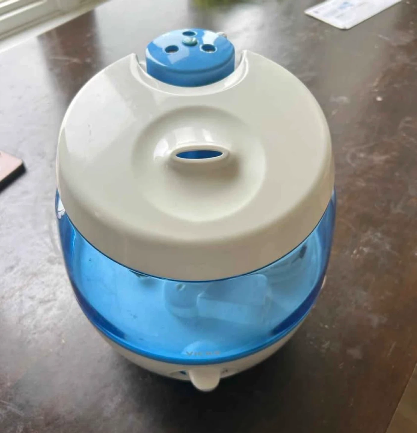 Vicks Blue and White Humidifier