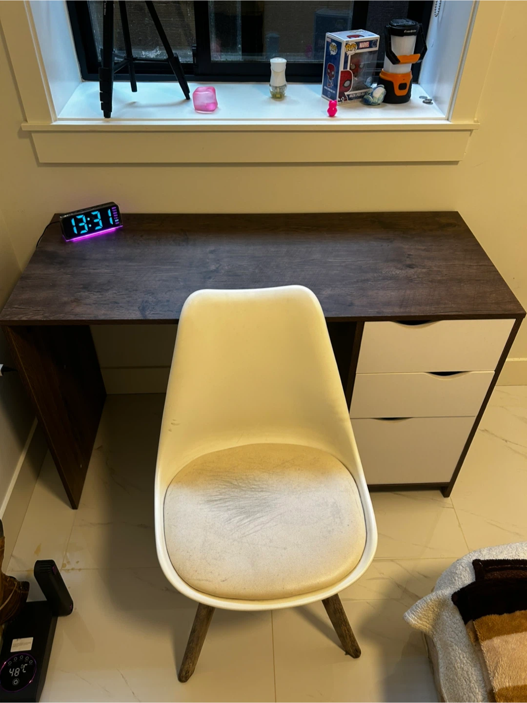 Dark Wood Top Desk with White Drawers - photo 2