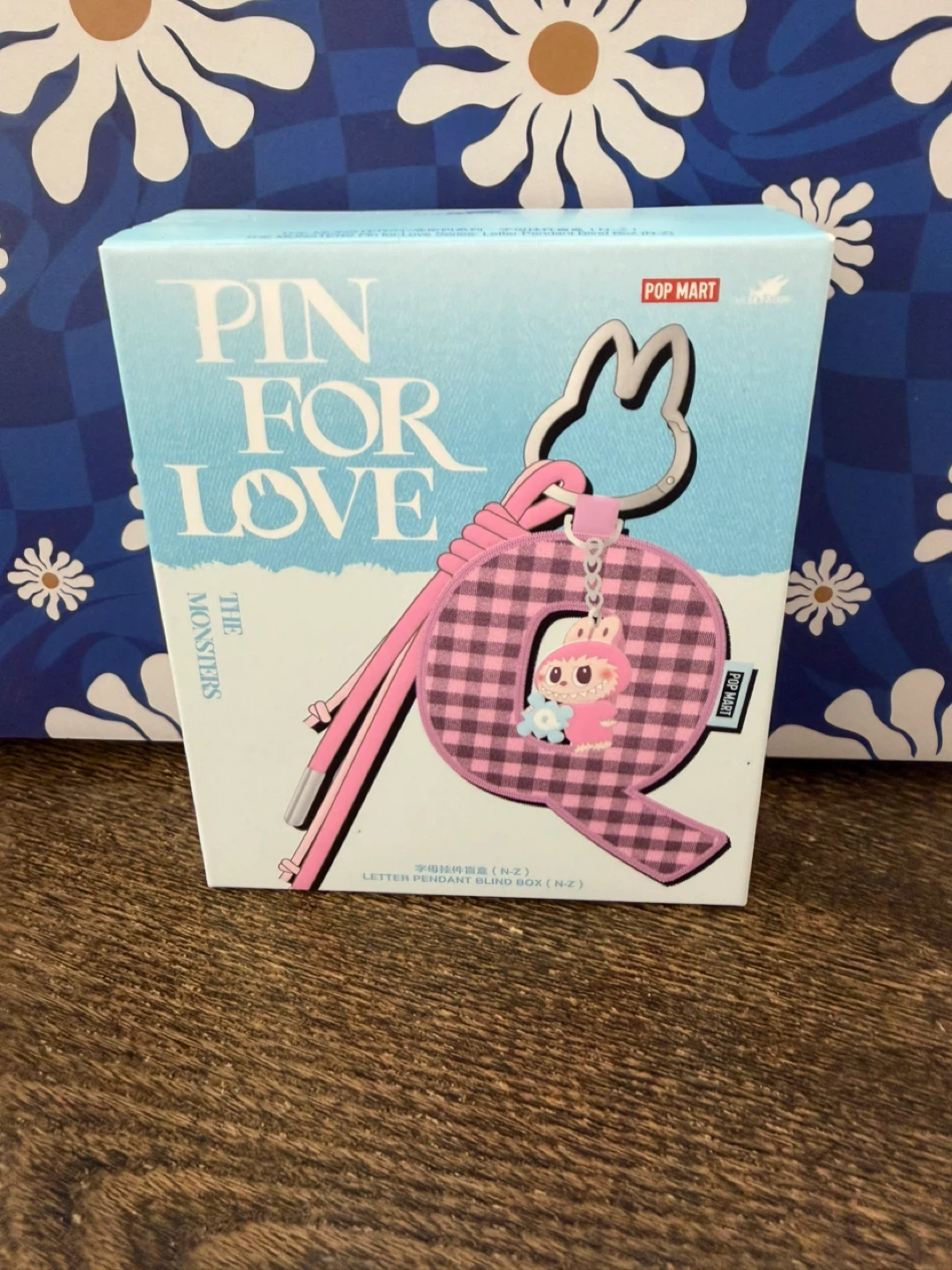 Labubu The Monsters letter V keychain - photo 3