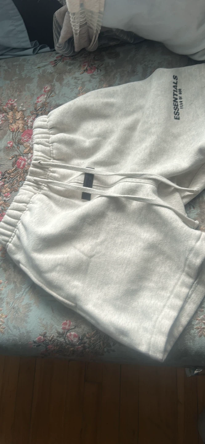 Shorts Essentials Fear of God gris clair
