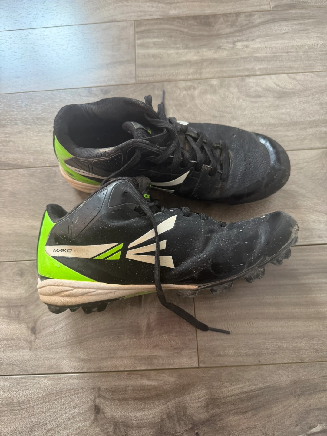 Easton MAKO Baseball Cleats