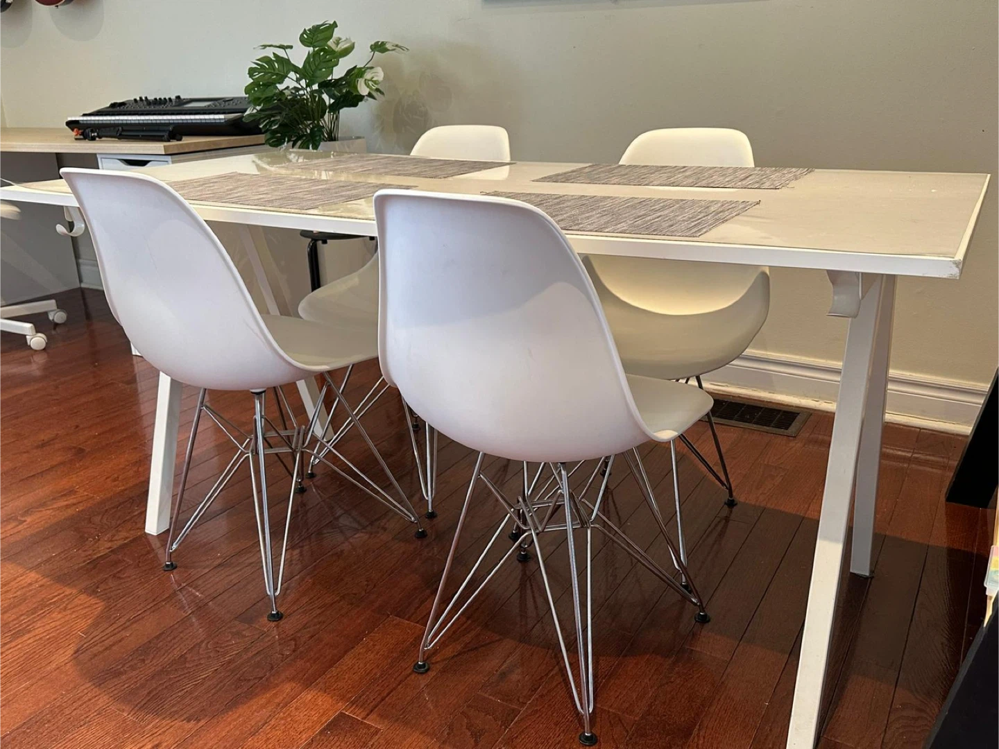 White Dining Table with 4 Chairs - photo 5