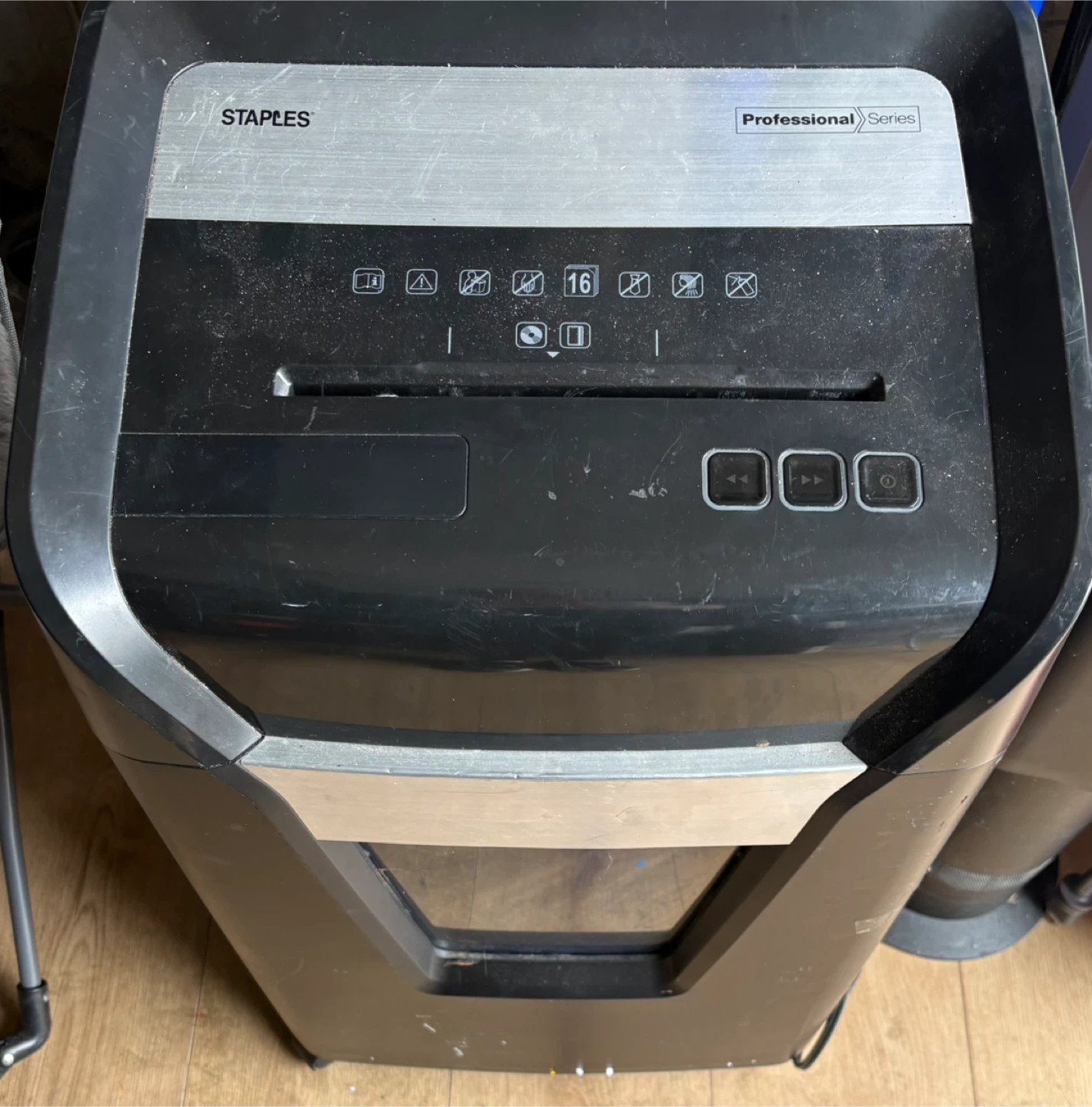 Staples SPL-BMC162A Shredder