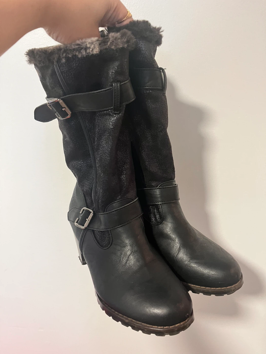 Black Fur Lined Boots with Buckle Detail - photo 4