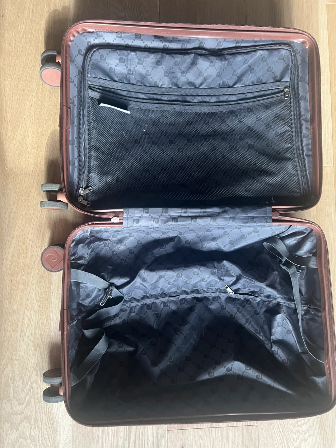 Pierre Cardin Hardshell Carry-On Suitcase - photo 3
