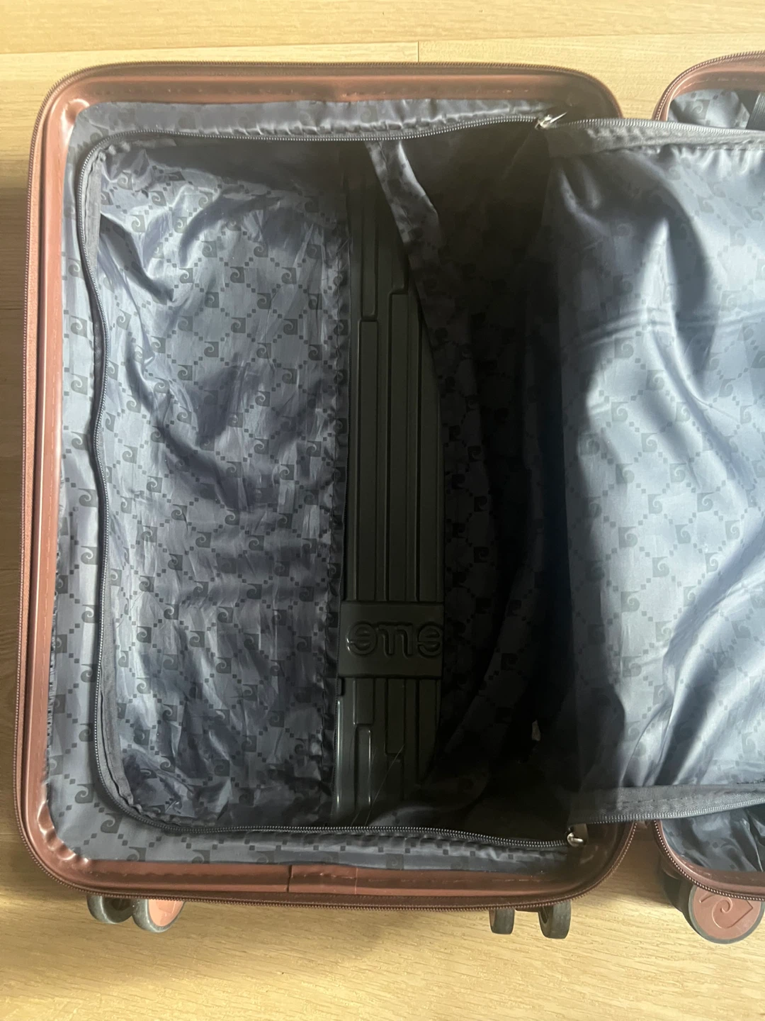 Pierre Cardin Hardshell Carry-On Suitcase - photo 4