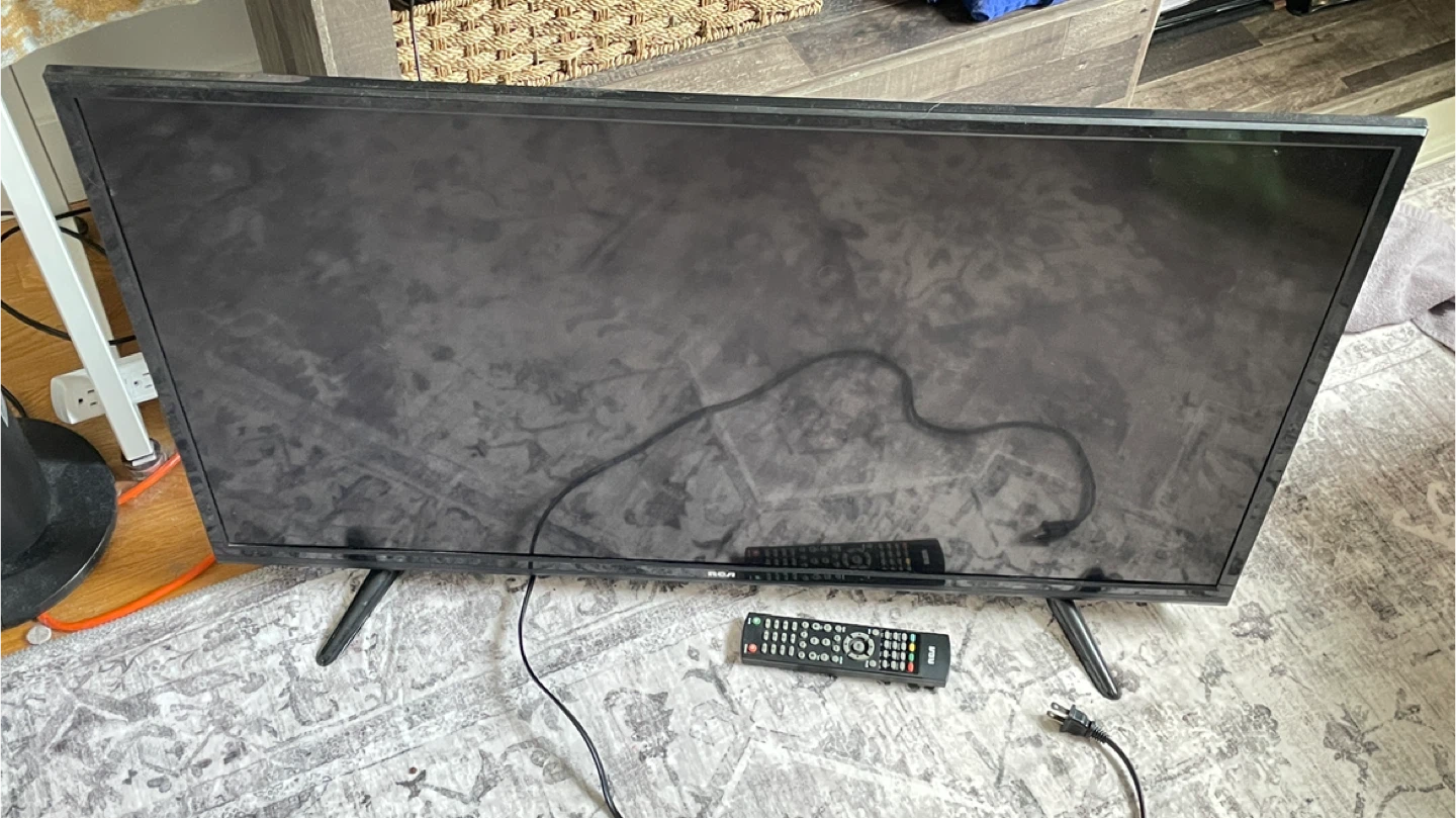 40 inch RCA TV monitor with Remote - photo 3