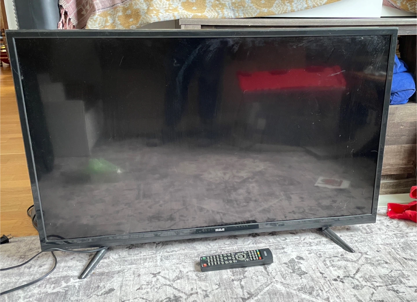 40 inch RCA TV monitor with Remote - photo 4