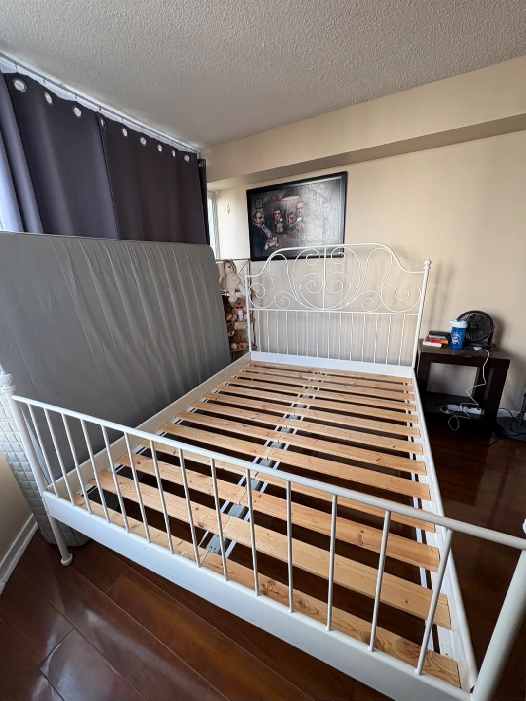 Queen size White Metal Bed Frame with Slats