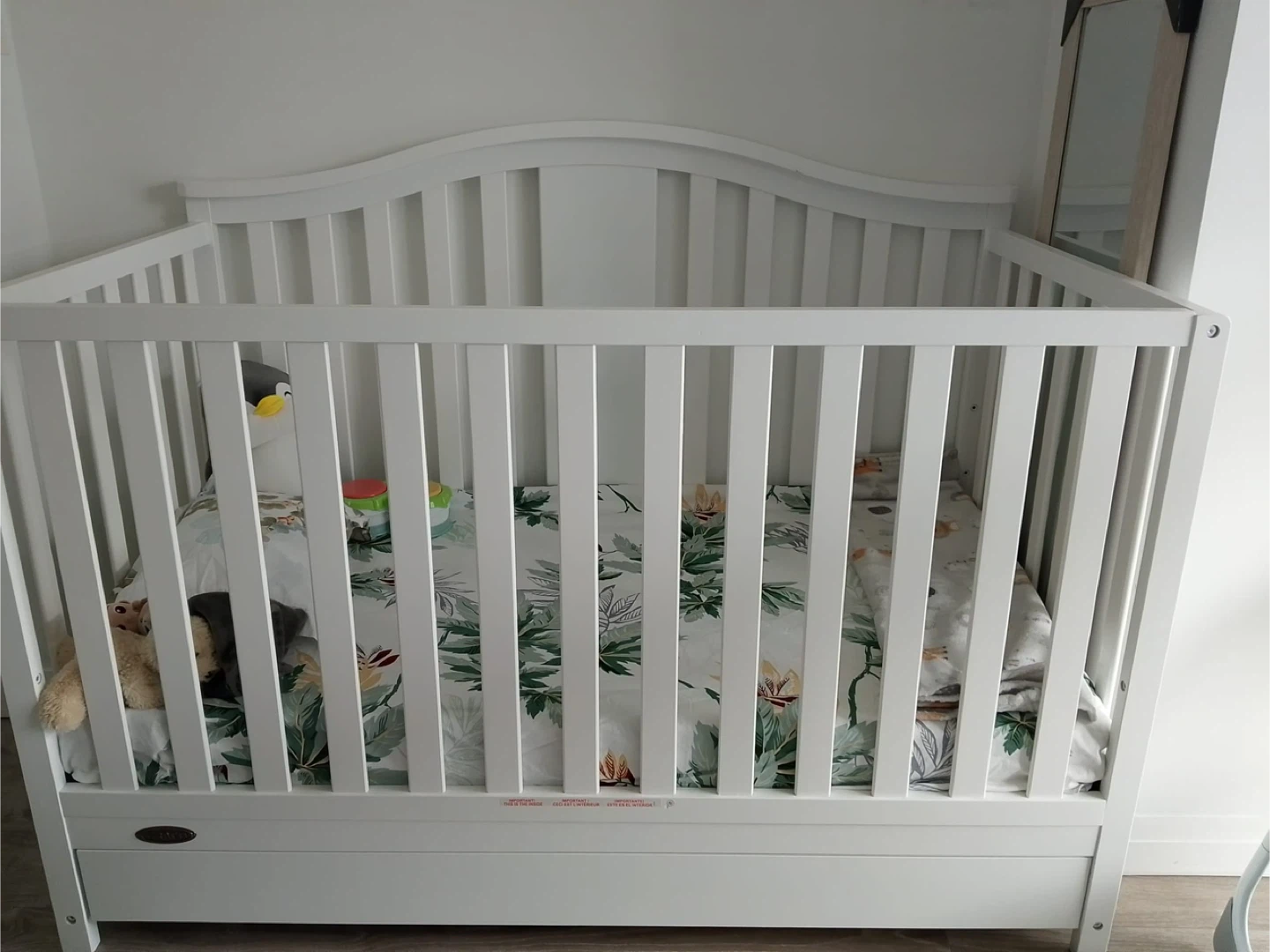 White Convertible Crib - photo 3