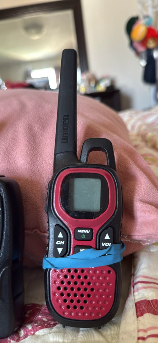 Motorola, Cobra, and Uniden Walkie Talkies - photo 2