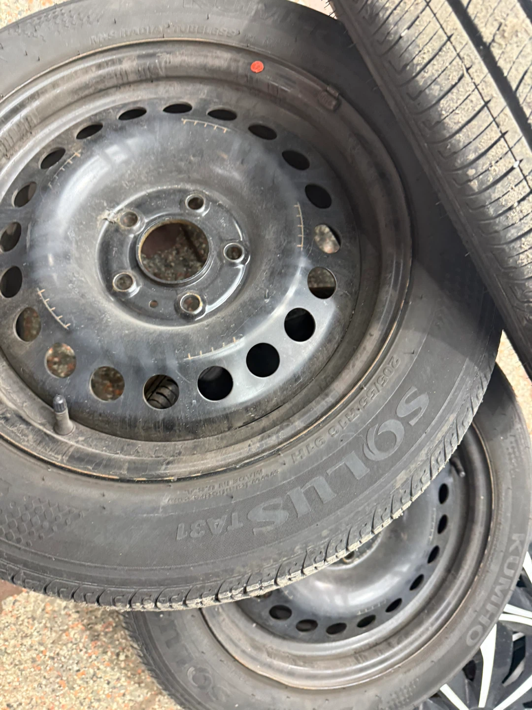 Set of 4 KUMHO 205/55R16 Tires