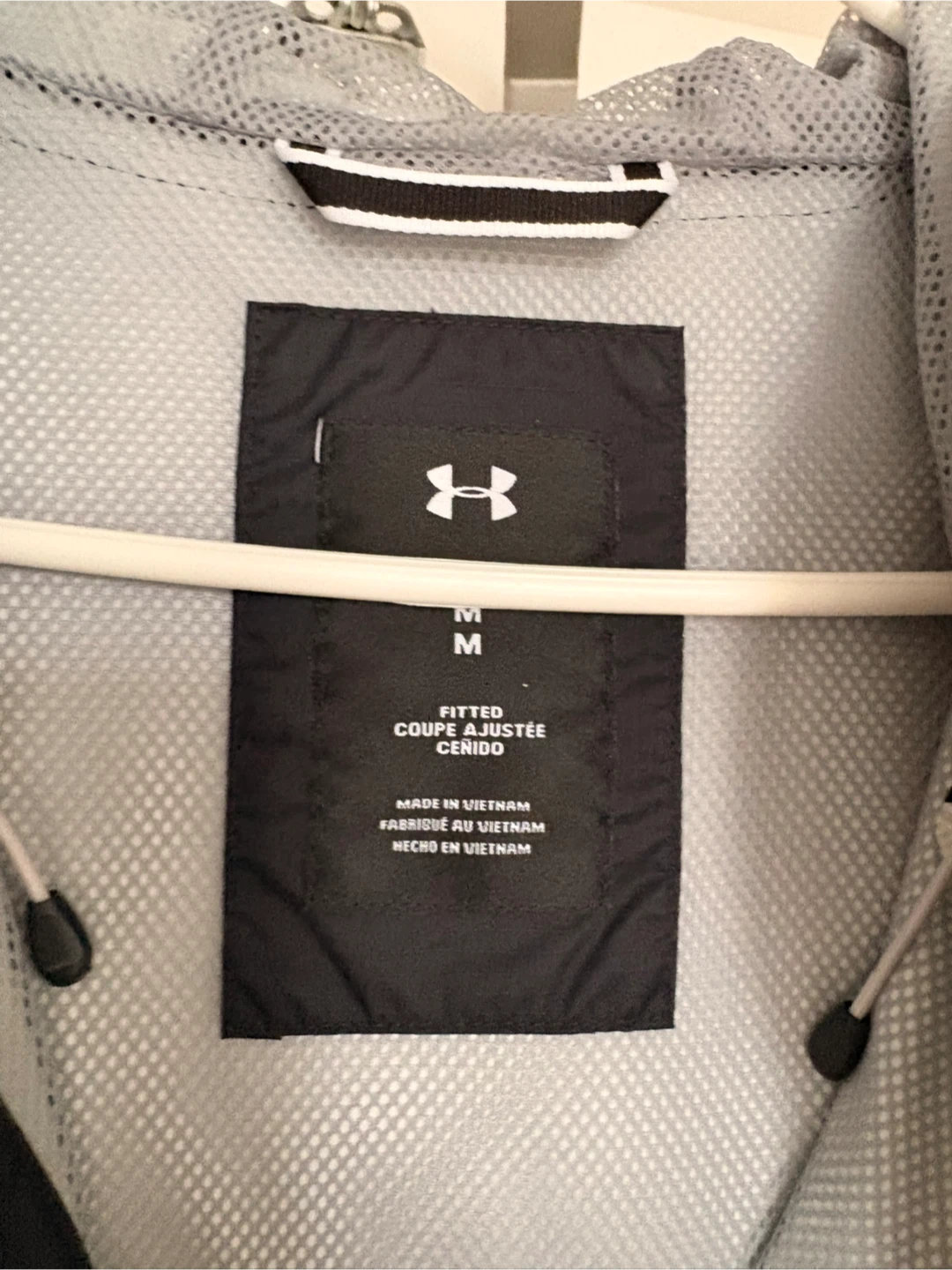Under Armour Black Hooded Jacket Size M - photo 3