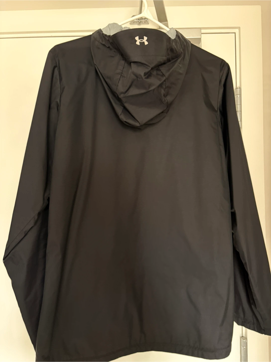 Under Armour Black Hooded Jacket Size M - photo 2