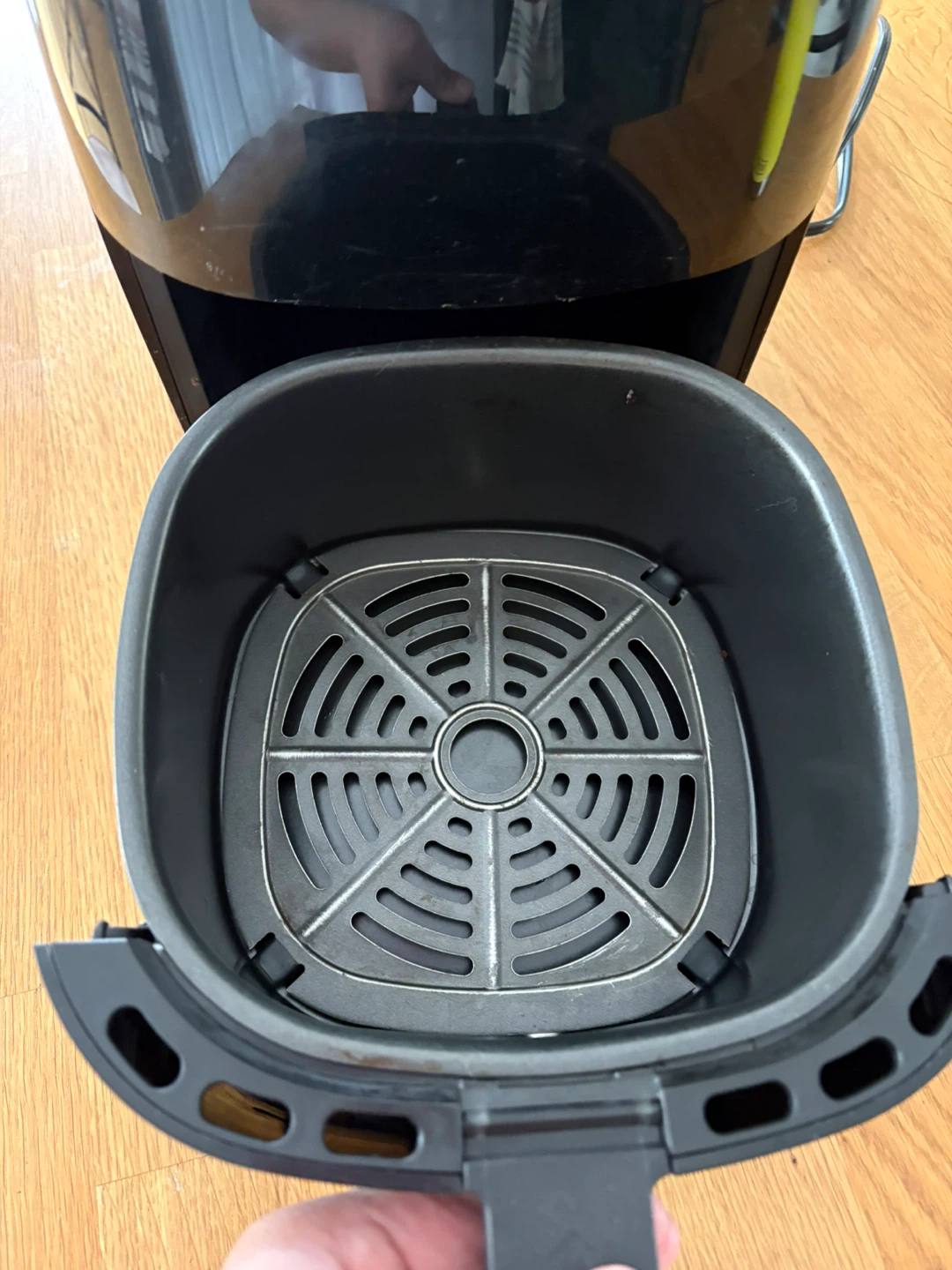 West Bend 3 QT Air Fryer with replacement rubber bumpers - photo 3