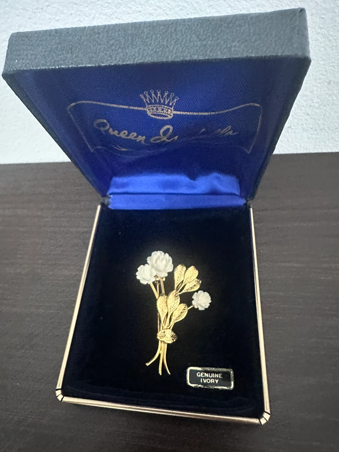 Queen Isabella Genuine Ivory Rose and Leaf Brooch - photo 2