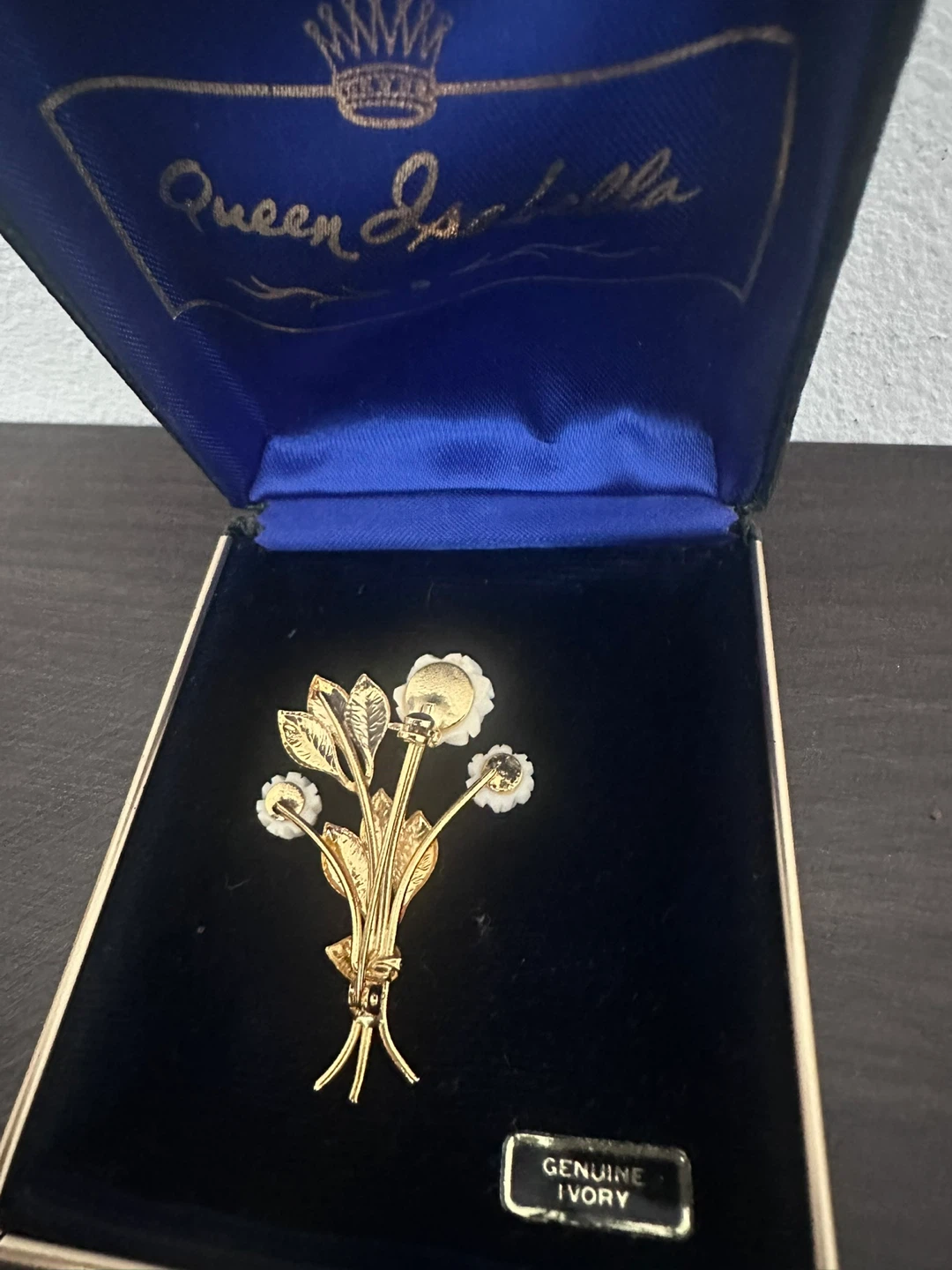 Queen Isabella Genuine Ivory Rose and Leaf Brooch - photo 5