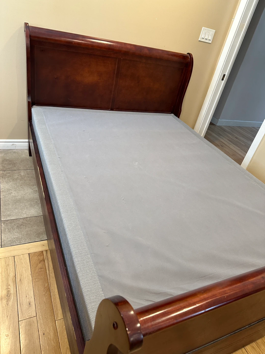 Beautiful Solid Wood Queen Size Sleigh Bed (CAN DELIVER) - photo 2