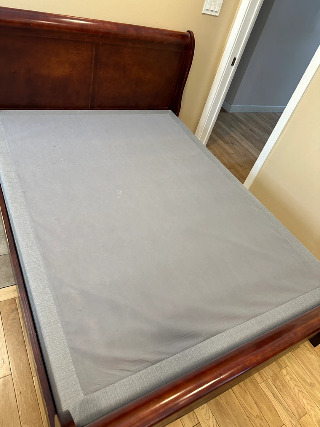 Beautiful Solid Wood Queen Size Sleigh Bed (CAN DELIVER) - photo 4