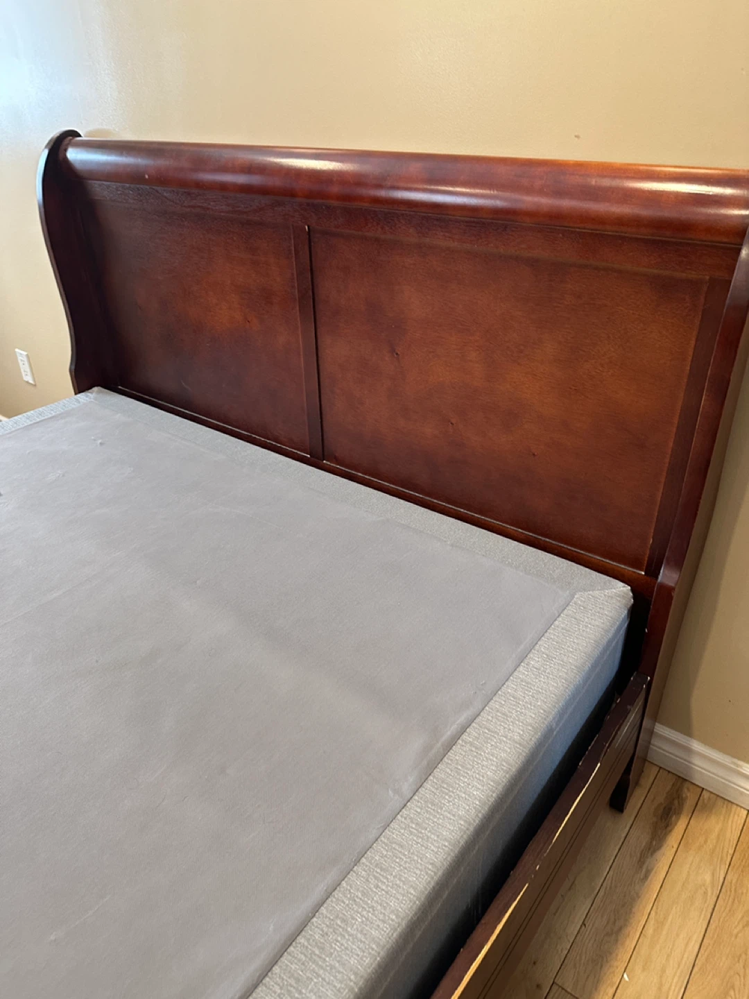 Beautiful Solid Wood Queen Size Sleigh Bed (CAN DELIVER) - photo 5