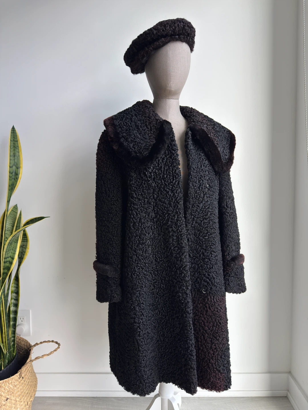 Vintage Black Persian Lamb Coat with Matching Hat - photo 3