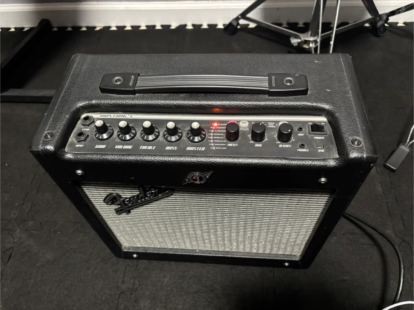 Fender Mustang I (V.2) Guitar Amplifier - photo 4