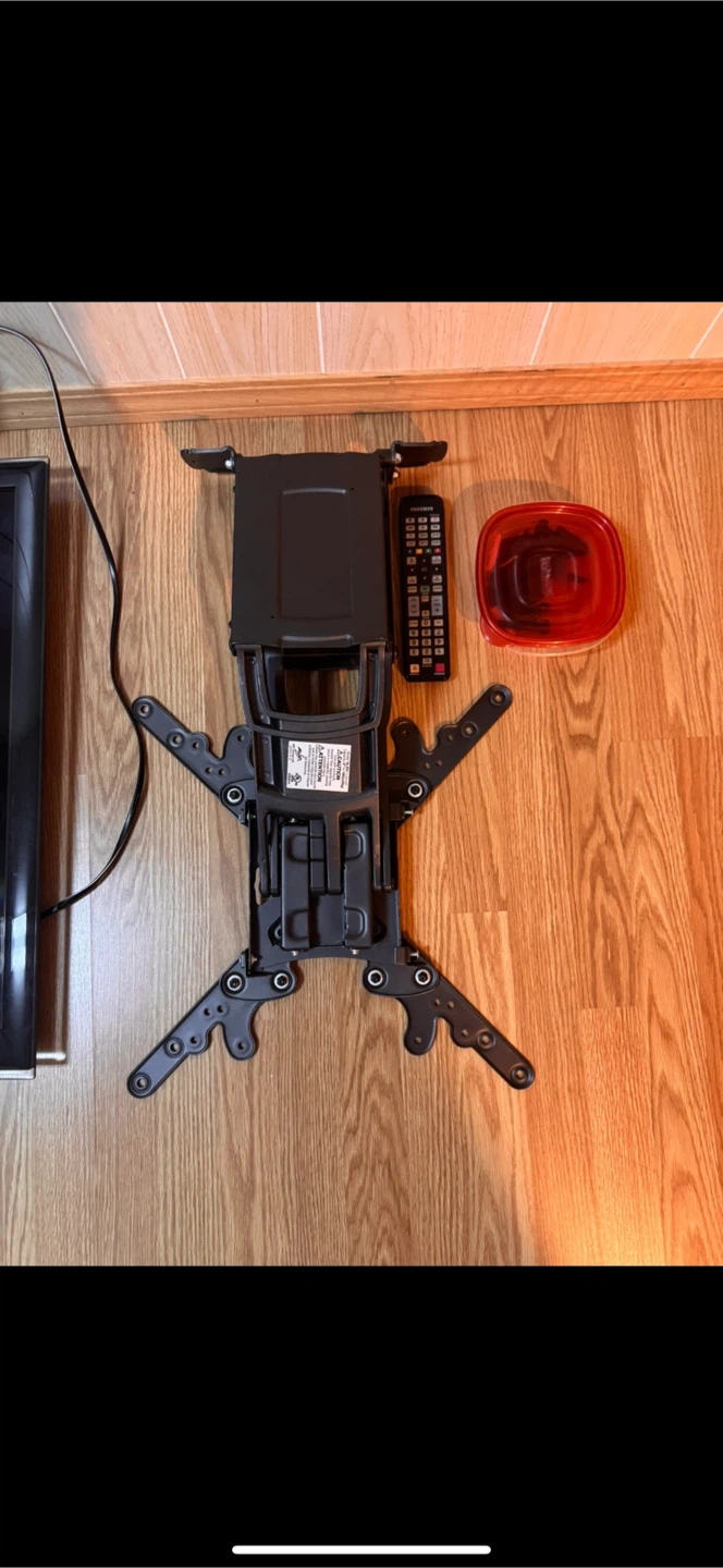 Samsung TV and Wall Mount Bundle - photo 2