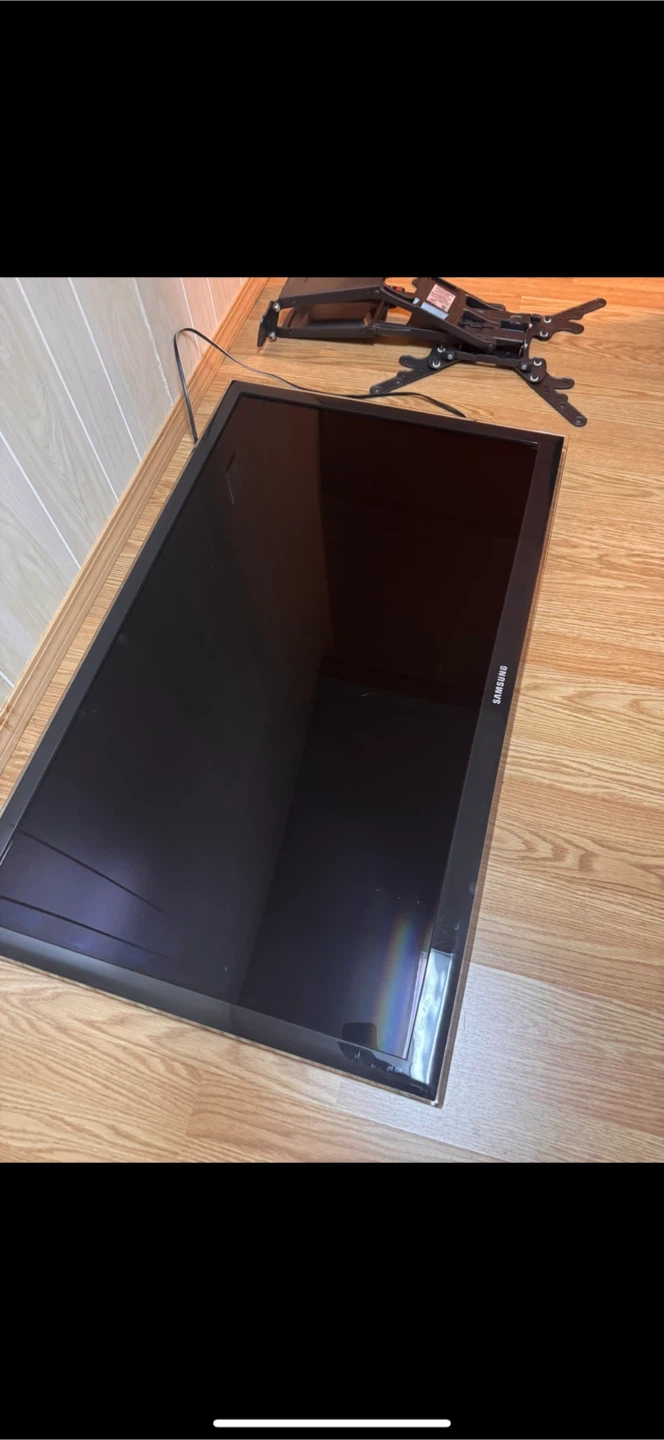 Samsung TV and Wall Mount Bundle - photo 3