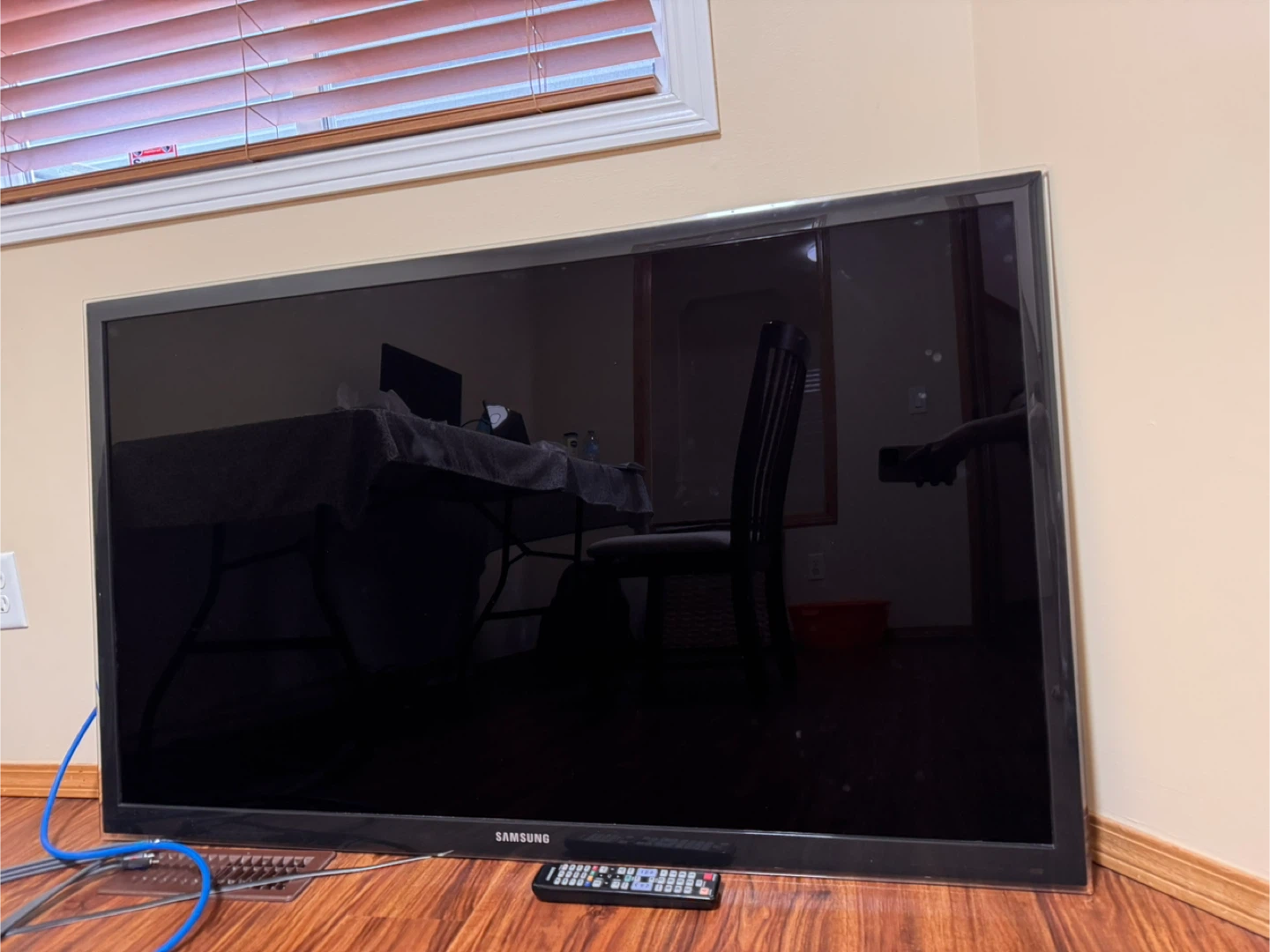 Samsung Flat Screen TV - photo 2
