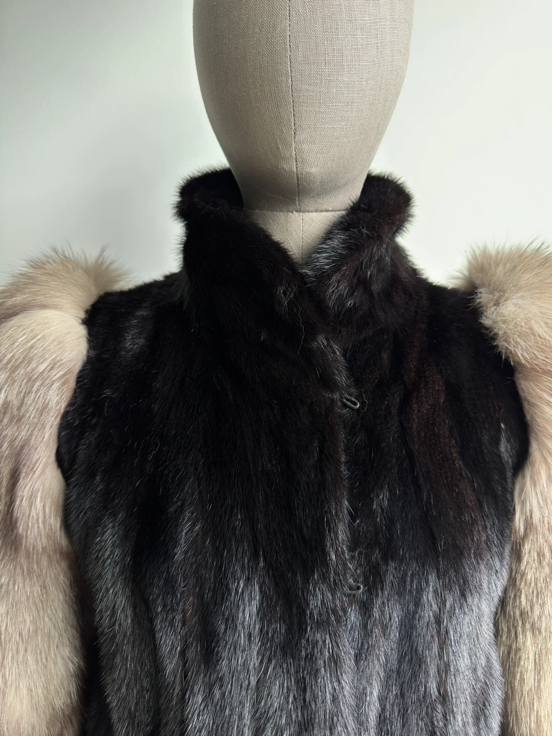 Mink & Crystal Fox Fur Coat - photo 4