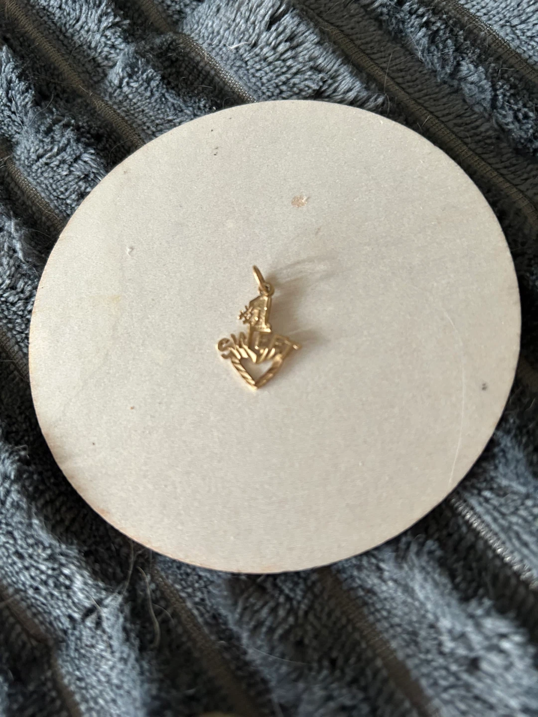 Yellow 10 C gold pendant - photo 2